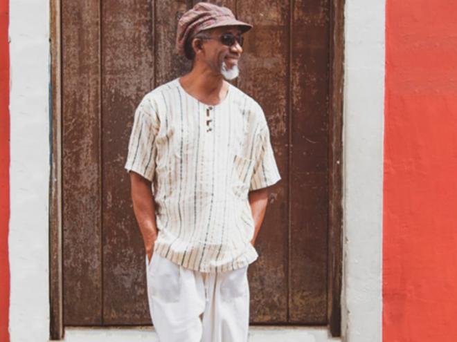O cantor Rosário Negro põe a vida e a música a serviço de Deus