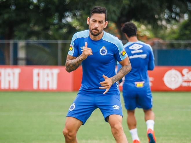 Volante ficará no time goiano até o fim do Brasileirão