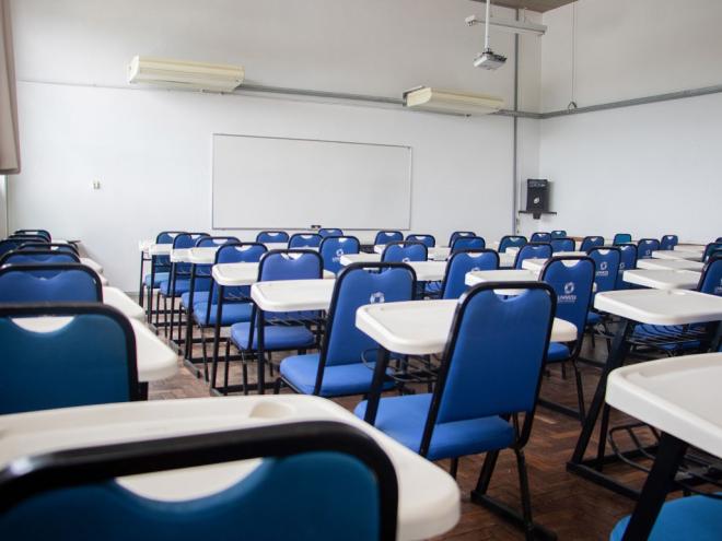 Apenas 4,9% dos municípios têm data prevista para abertura das escolas