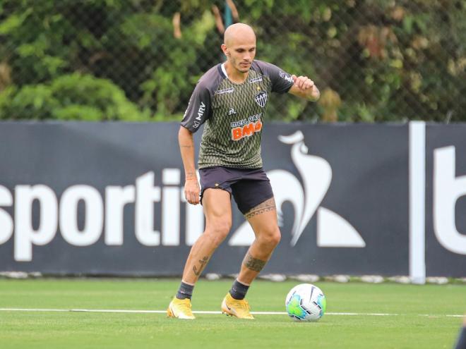 Lateral-esquerdo rescindiu com o Galo e está de volta ao Corinthians