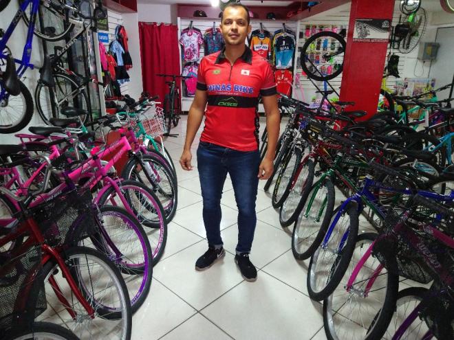 Tiago Millian informou que na loja em que trabalha há uma fila de espera de 80 pessoas para comprar bicicletas