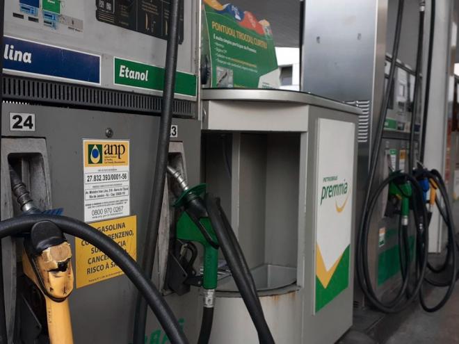 Reajuste para baixo entra em vigor nesta terça-feira e vale para gasolina e diesel 