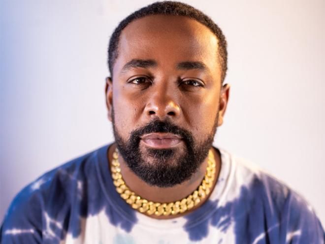 Clovis foi vocalista das bandas Renascer Praise e Preto no Branco