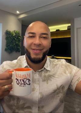 Ton Carfi agradece à inspiração divina e o apoio que recebe de seu público