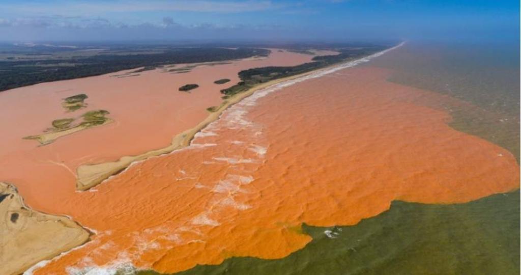 Depois de atingir o rio Doce a lama percorreu 228 municípios de Minas Gerais e do Espírito Santo até chegar ao oceano Atlântico