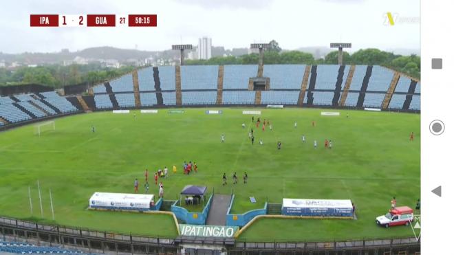 Por causa das medidas sanitárias contra a pandemia, a bola rolou com as arquibancadas vazias 