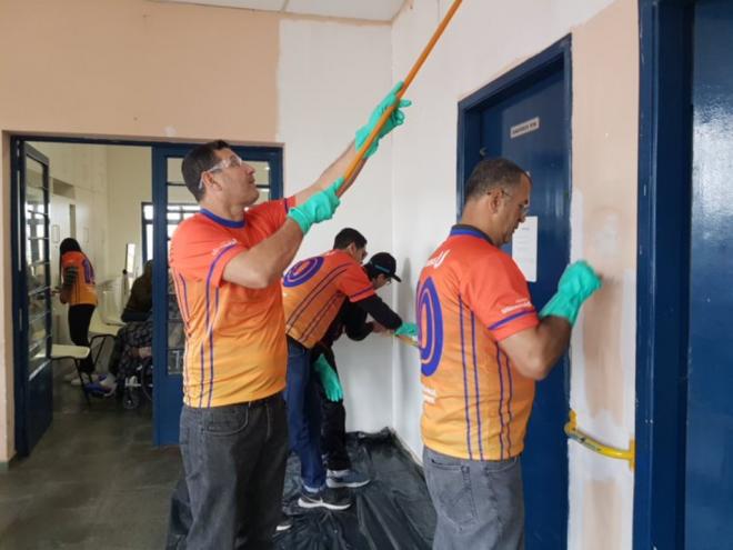 Ação voluntária realizada por funcionários da Soluções Usiminas no Dia V de 2019