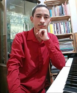 O jovem escritor, pianista e compositor maranhense, Willame Belfort
