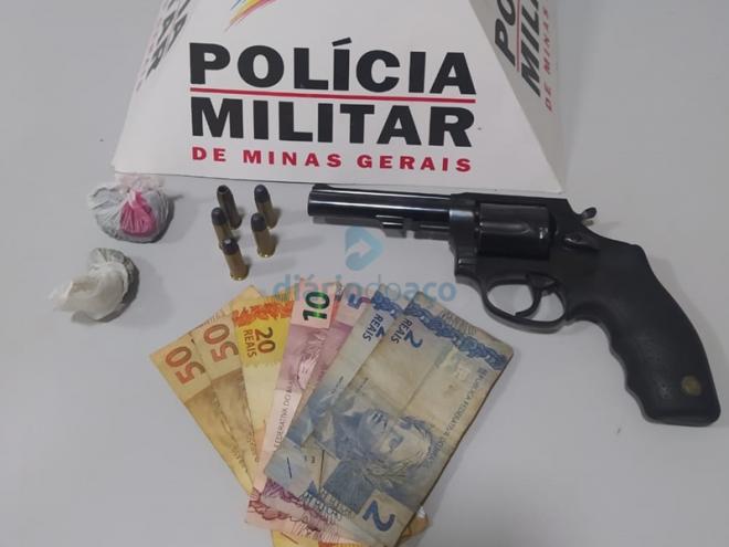 Um revólver de calibre 38, com a numeração raspada, foi apreendida pela PM durante o cerco policial