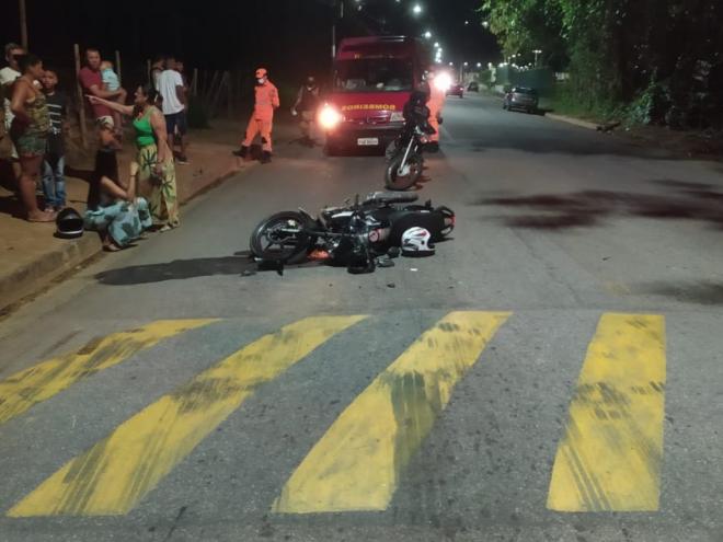 Acidente aconteceu na madrugada deste domingo 