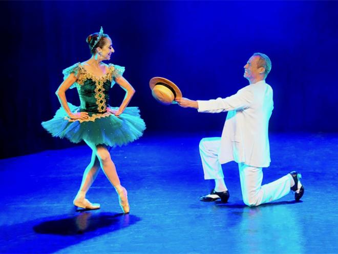 Ana Botafogo, em apresentação com o dançarino Carlinhos de Jesus