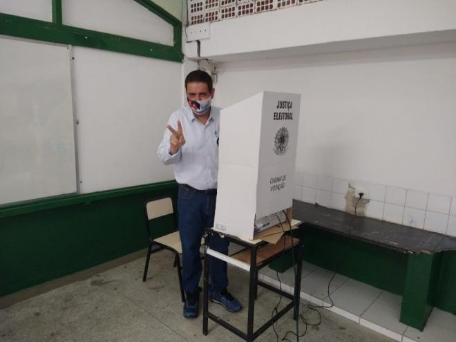 Marcos Vinicius votou na na Escola Estadual Padre José Maria de Man