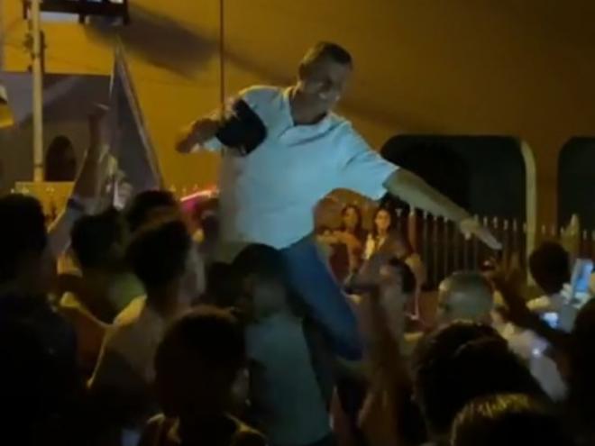Prefeito celebrou a vitória na noite de ontem