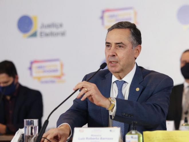 No domingo (15), durante o horário da votação, o sistema de informática do TSE foi alvo um ataque de múltiplos acessos; no entanto, o ataque foi neutralizado pelo sistema de defesa e não houve vazamento de dados, segundo explicou o ministro Barroso 