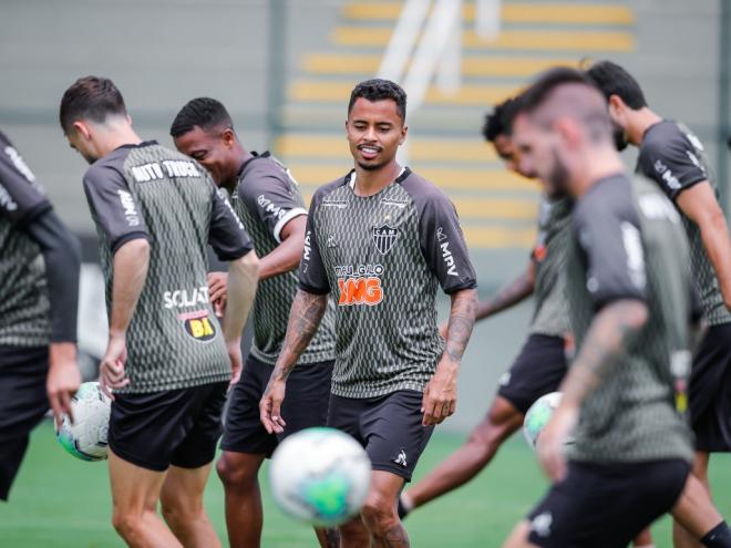 Somente nesta quarta-feira o clube confirmou mais dez casos da doença entre seus funcionários