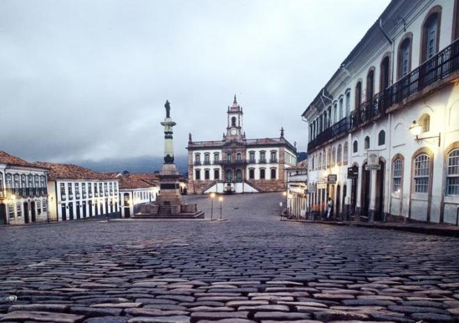 Arquitetura barroca na Praça Tiradentes, Ouro Preto 