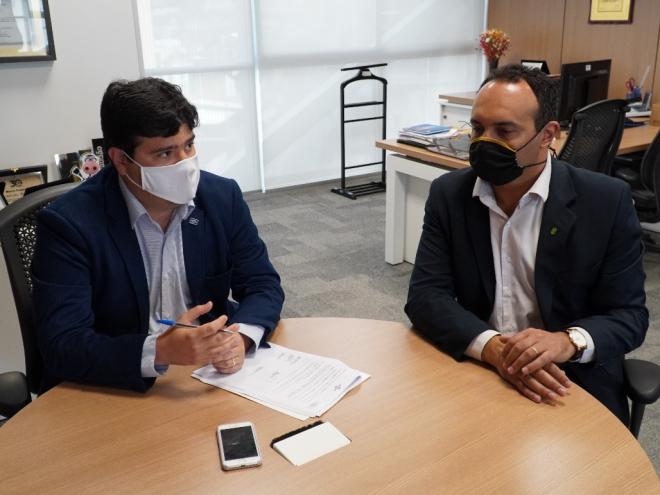 O convênio foi assinado pelo diretor técnico do Sebrae Minas, João Cruz e o presidente do CRMV-MG, Bruno Divino Rocha  