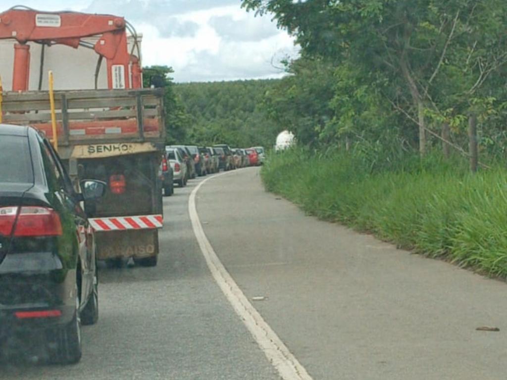Fila na BR-458 sentido a Ponte Metálica 
