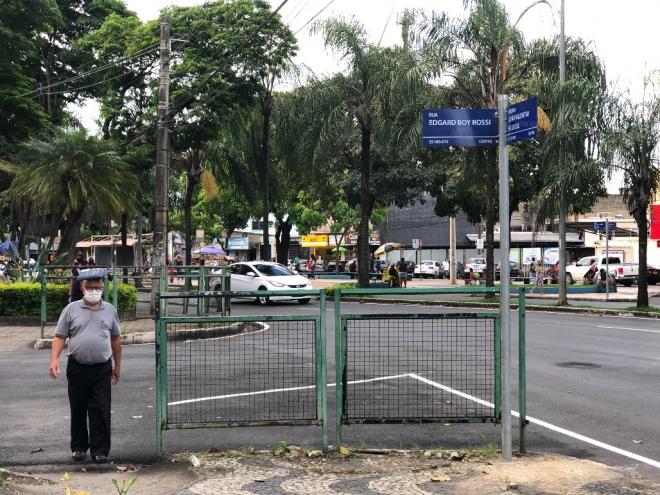 As placas instaladas trazem também os números de CEP de cada região