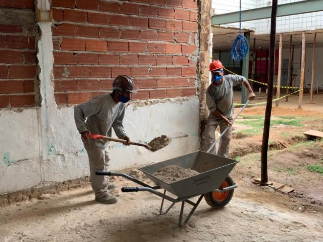 Empresa já executou metade dos serviços de demolição e retirada de entulho na área programada para a unidade