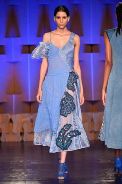 A moda de Ronaldo Silvestre na EFW: beleza  & estilo mineiro para o Brasil