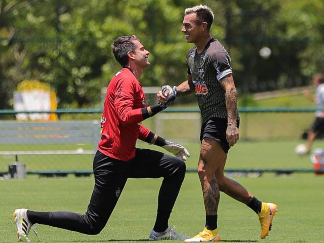 Victor e Vargas, recuperados da covid, voltaram aos treinos nesta semana