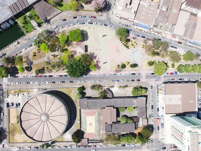 Na Praça 1º de Maio será montada uma tenda para vacinação no no sistema drive thru