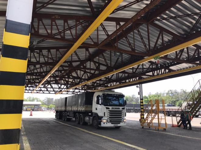 Galpão tem capacidade para movimentação simultânea de até seis carretas