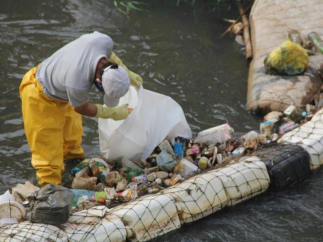 Programa foi desenvolvido na tentativa de alertar a população e conter o descarte de lixo no curso fluvial