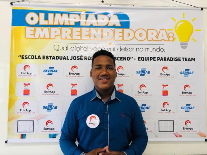 O aluno Pablo Miguel representou a escola e fez a apresentação final