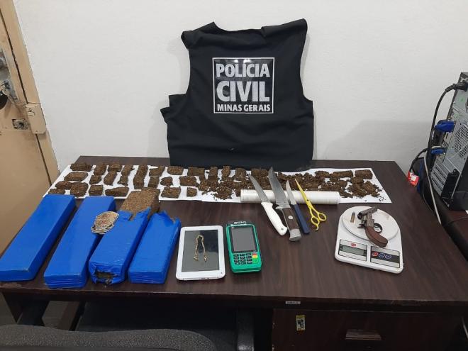 Mais de quatro quilos de maconha foram apreendidos em operação no bairro Esperança, em Ipatinga