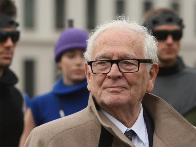 Pierre Cardin e algumas de suas criações