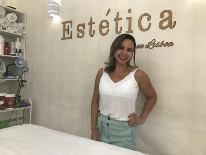 Weslaine Lisboa trabalha com estética há sete anos 