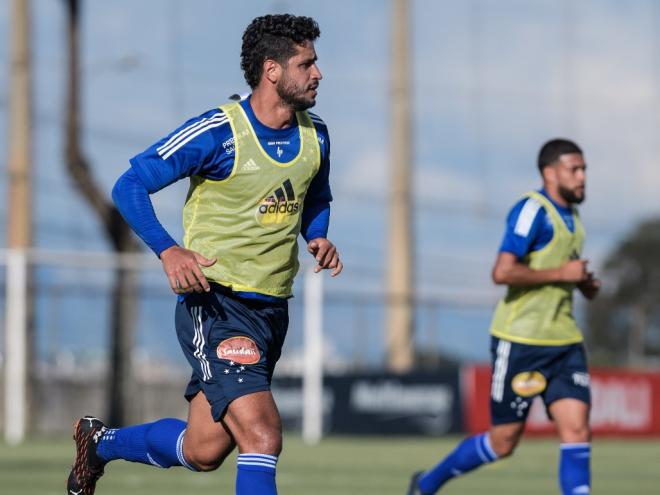 Zagueiro vai arcar com custos do tratamento em Chicago