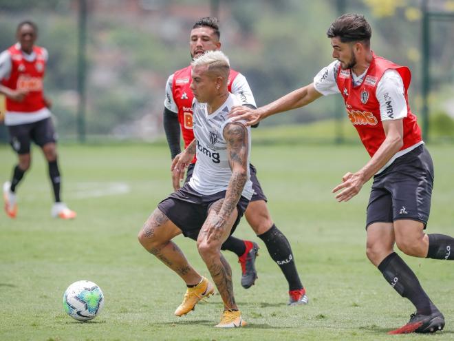 Atacante Vargas mais uma vez deve ser o titular da equipe