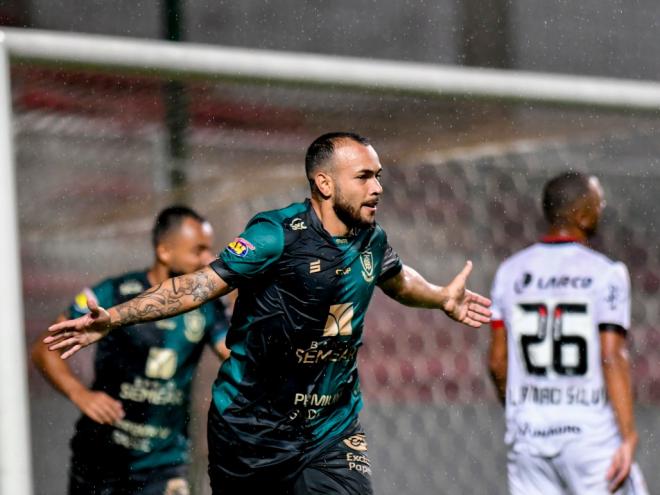 Depois da goleada sobre o Vitória, Coelho está praticamente garantido na Primeira Divisão