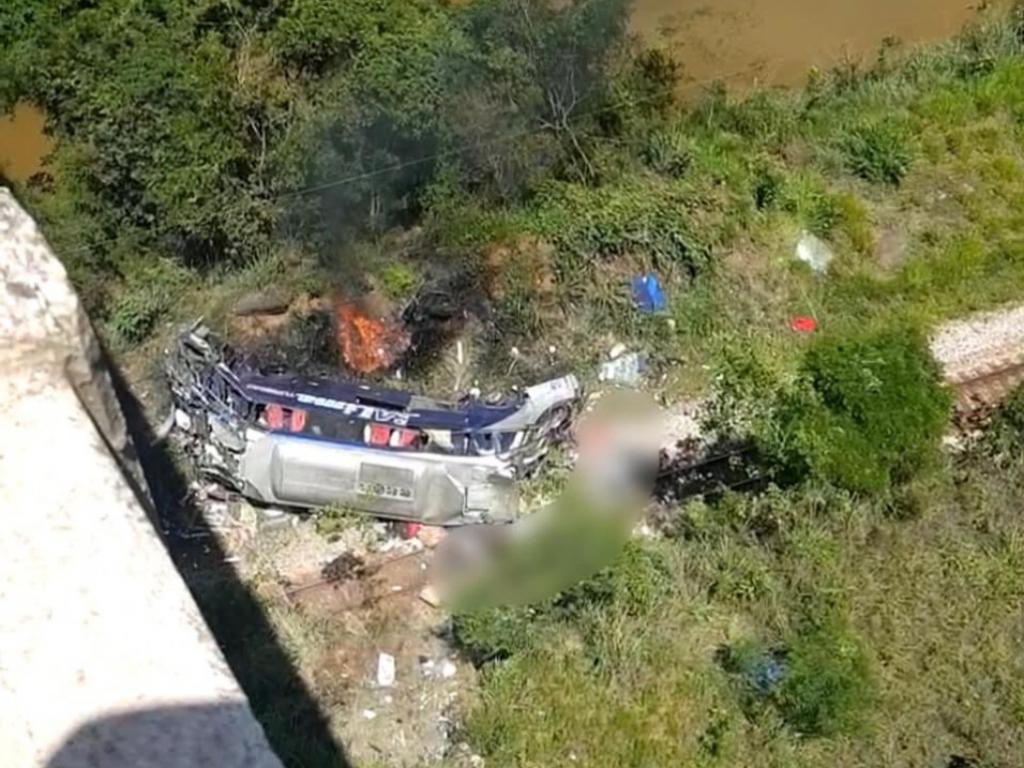 Em 4 de dezembro ônibus caiu da ponte e foi parar entre o rio e a EFVM: 19 pessoas ficaram morreram e 29 ficaram feridas