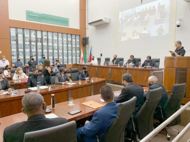 Reunião extraordinária foi realizada na tarde de quinta-feira (14)