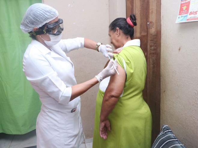 As vacinas contra a covid-19 e insumos utilizados na sua aplicação, serão enviados para os municípios pelo Governo Federal, por meio da Secretaria Estadual Saúde