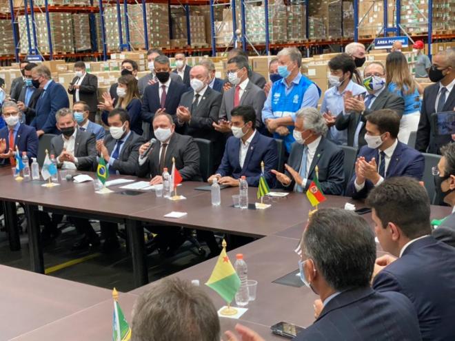 Representantes de estados participam em São Paulo, de solenidade de começo de distribuição da vacina contra a covid-19
