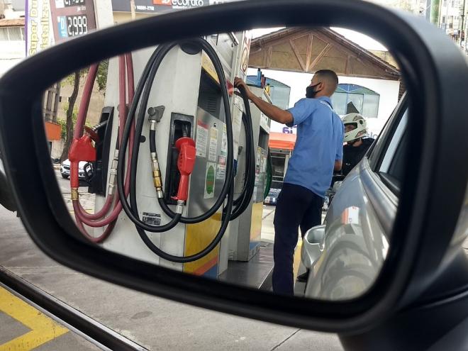 O preço médio de venda de gasolina da Petrobras para as distribuidoras passará a ser de R$ 1,98 por litro