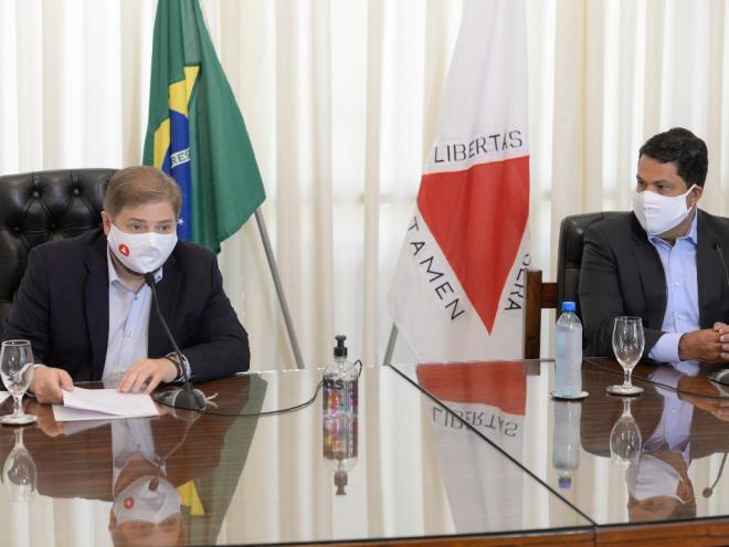 Lei dispõe sobre a concessão de isenção das tarifas de água e esgoto e de energia elétrica aos consumidores atingidos por enchentes no Estado