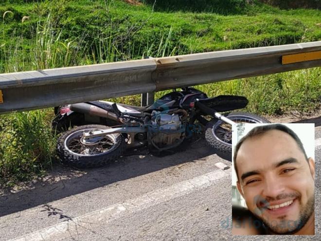 Rilson caiu com a moto e bateu contra esta defensa metálica na rodovia