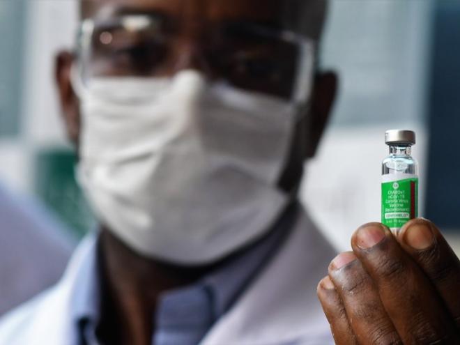 O presidente explicou que, na semana passada, o governo foi procurado por empresários para que fossem importadas 33 milhões de doses da vacina de Oxford