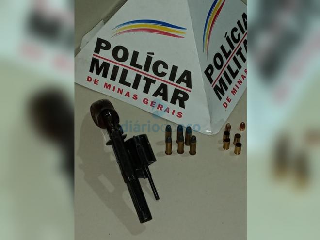 O revólver calibre 38 apreendido com o dono do bar, preso por posse ilegal de arma de fogo