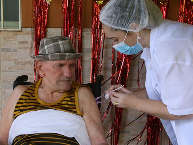 Ao todo foram aplicadas 435 doses da CoronaVac 