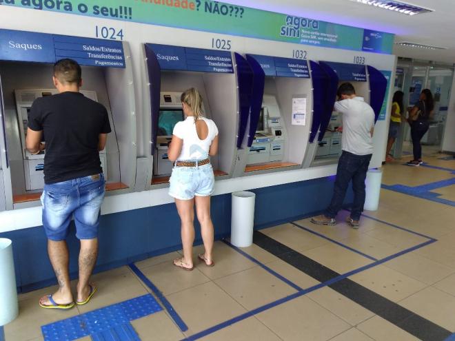 As contas de consumo e carnês com vencimento em 15 ou 16 deste mês poderão ser pagos, sem acréscimo, na quarta-feira (17)