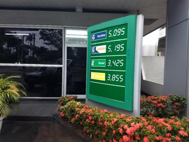 No caso da gasolina, a alta acumulada nas refinarias foi de cerca de 13% somente em 2021