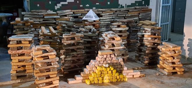 Carregamento de maconha e crack estava escondido em um sítio à margem do rio Piracicaba, no Horto Baratinha, em Antônio Dias 