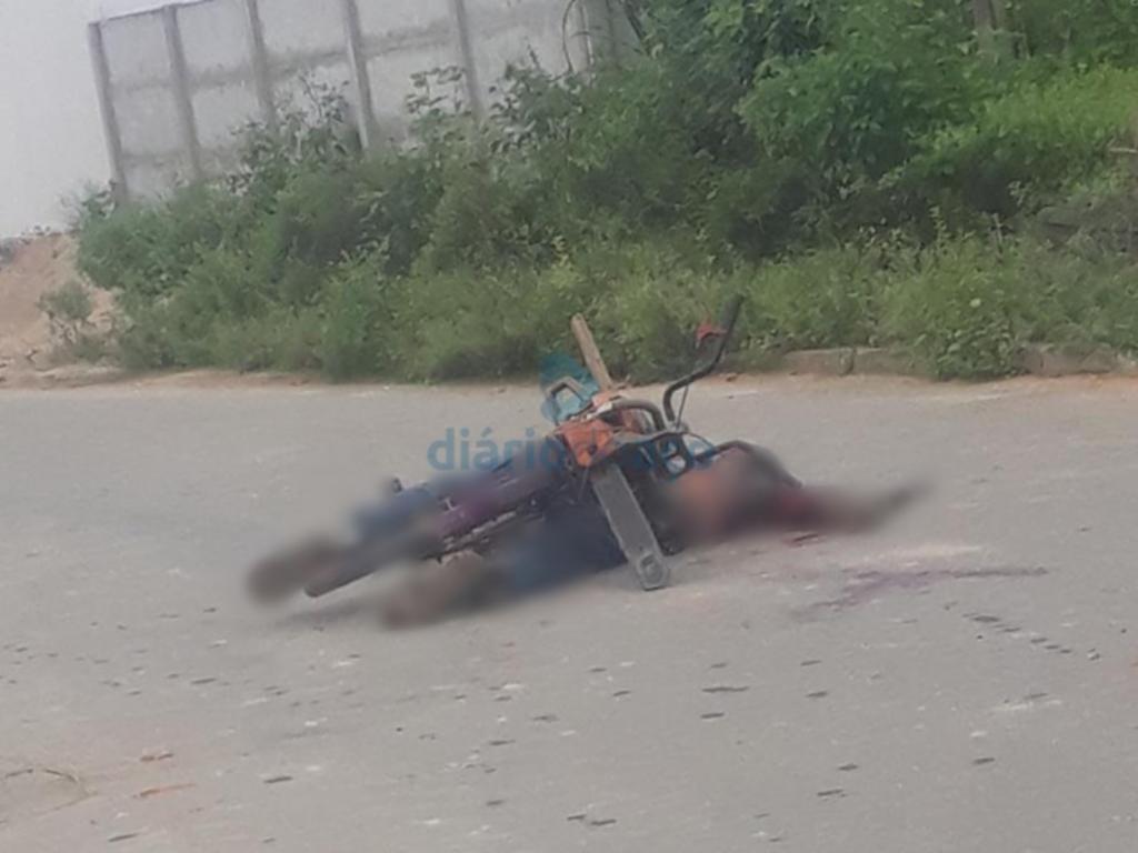 Homem levava ferramentas trabalho na garupa da bicicleta, quando foi atingido por tiros 